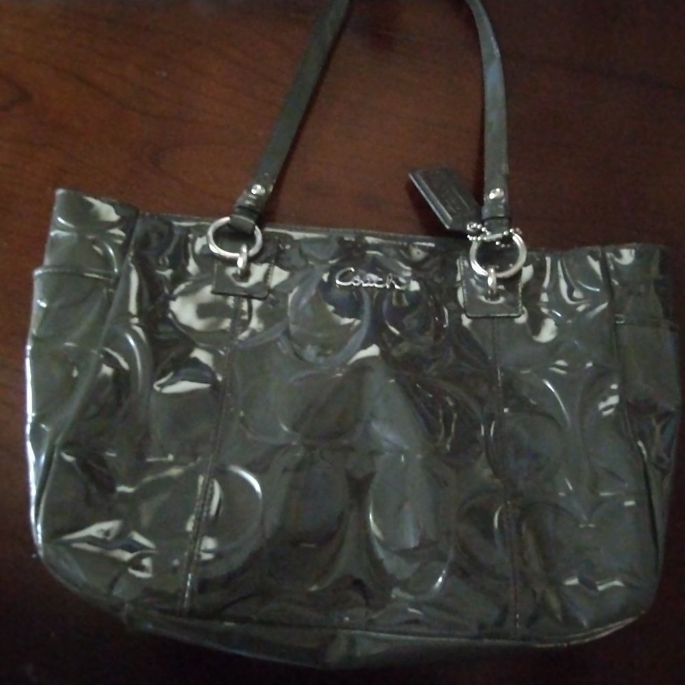 COACH METALLIC OLIVE LEATHER PURSE .... EUC